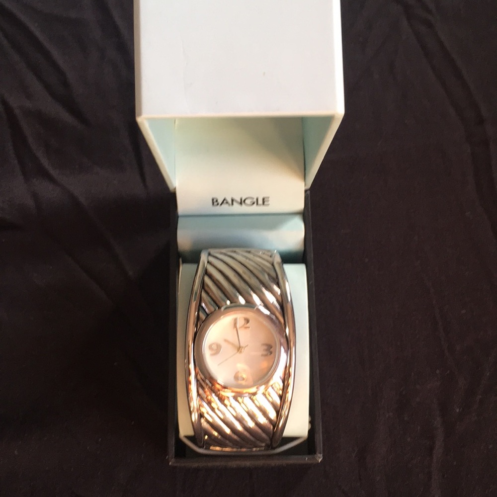 Ladies bangle watch